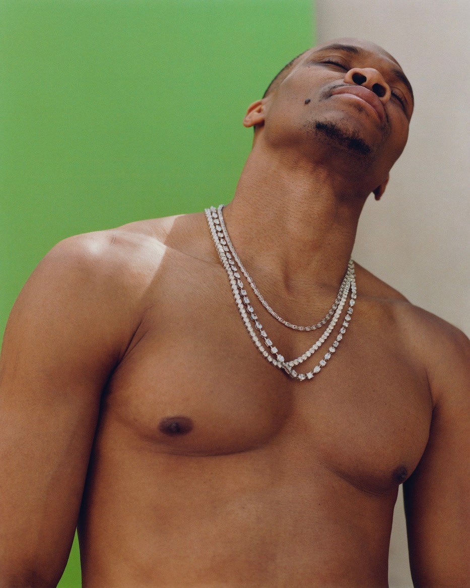 Basketball star Russell Westbrook wearing diamonds