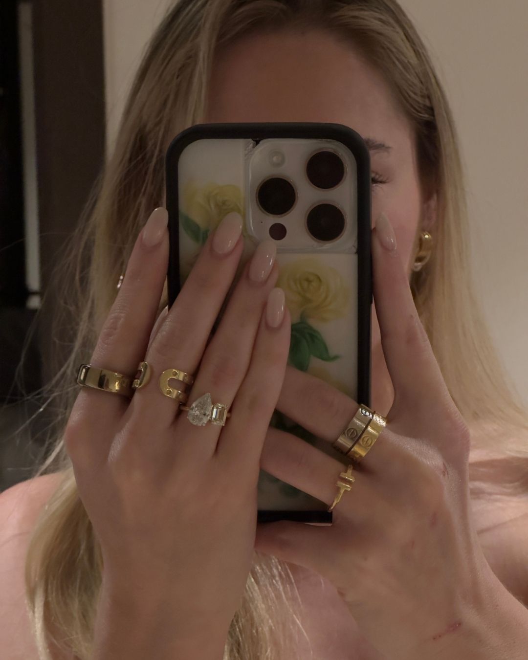 Sydney Brams showing off her toi et moi engagement ring
