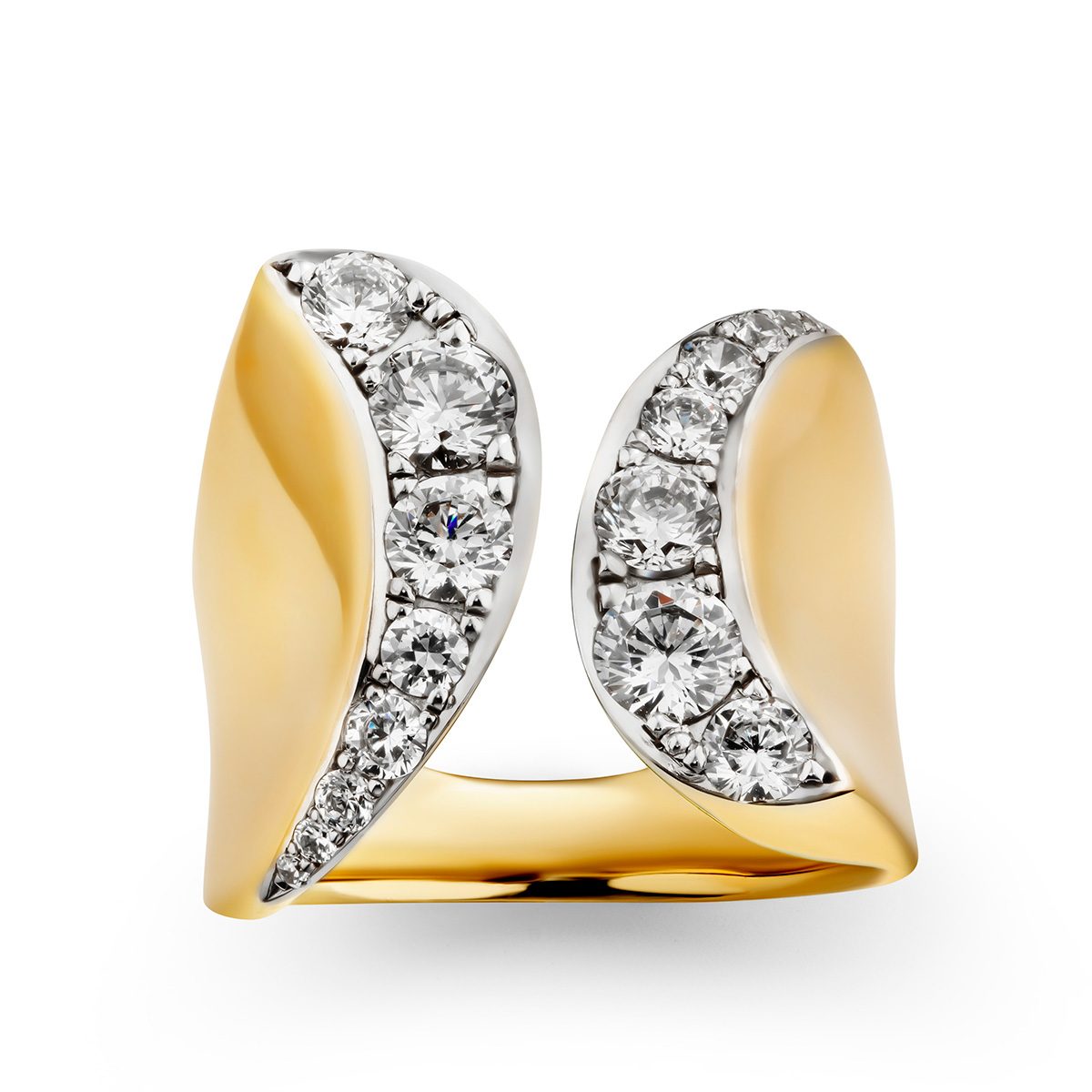 wavy ring with diamond pave
