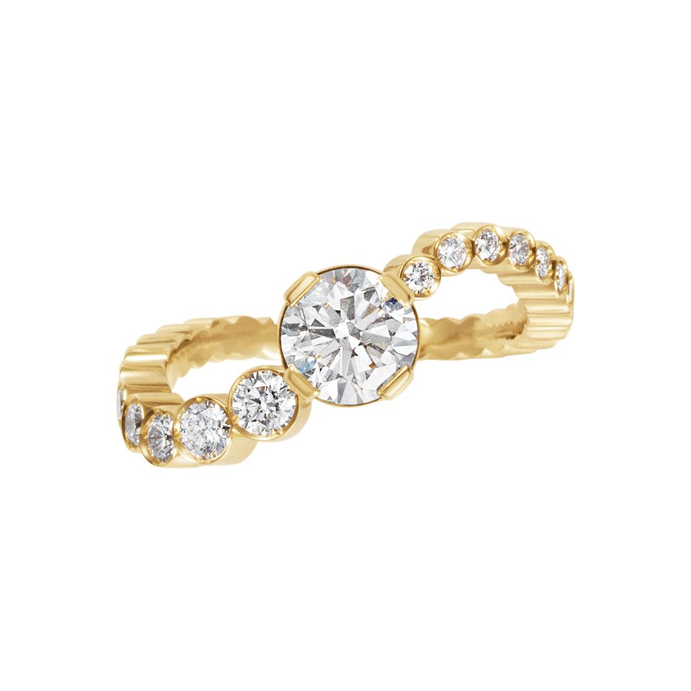 wavy ring with round diamond