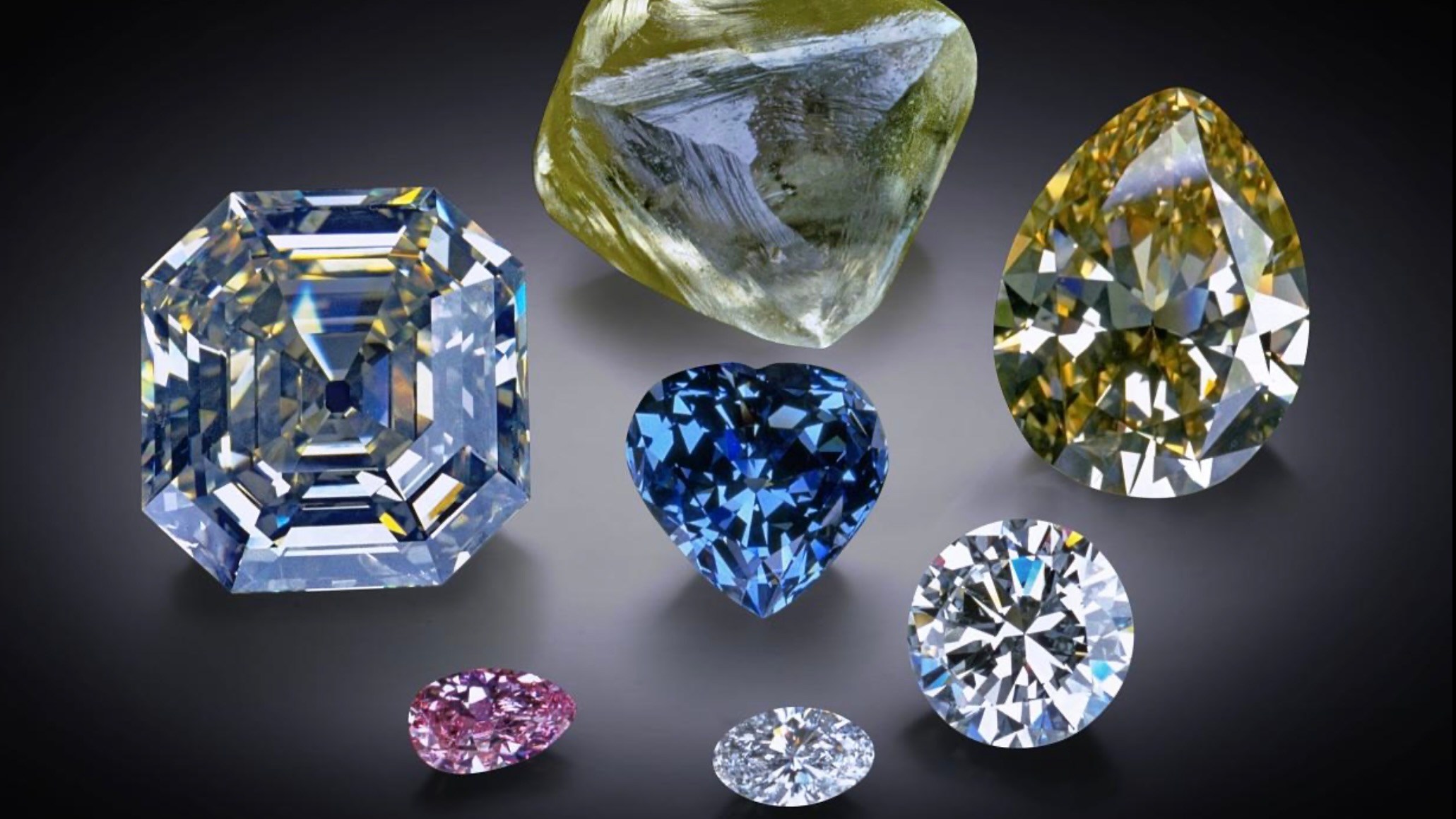 The Portuguese Diamond is next to other major diamonds in the collection. (Courtesy of Chip Clark © Smithsonian’s National Museum of Natural History.)