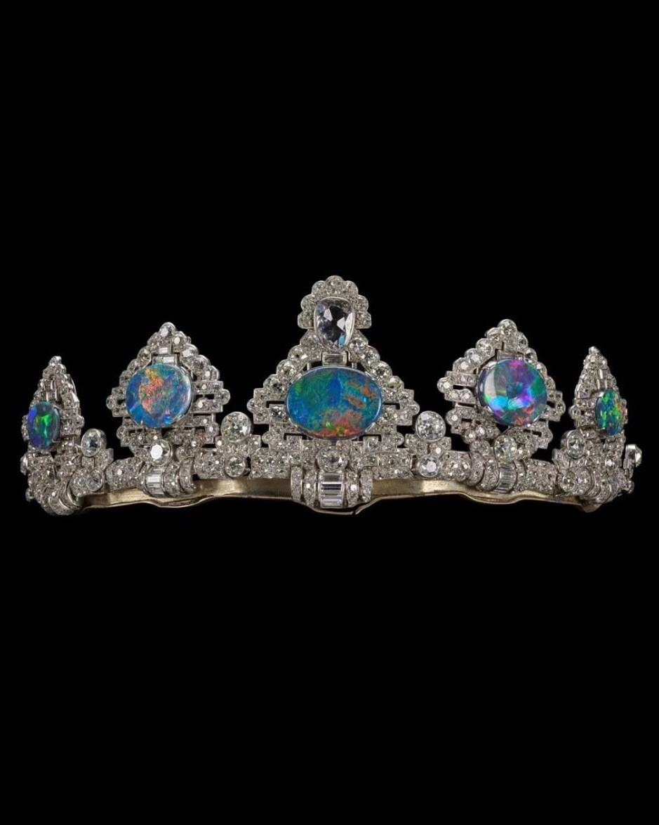 The Devonshire Cartier Opal and Diamond Convertible Tiara Emerald Fennell wore the Devonshire Cartier Opal Convertible Tiara as a Necklace at the Wuthering Heights Premiere
