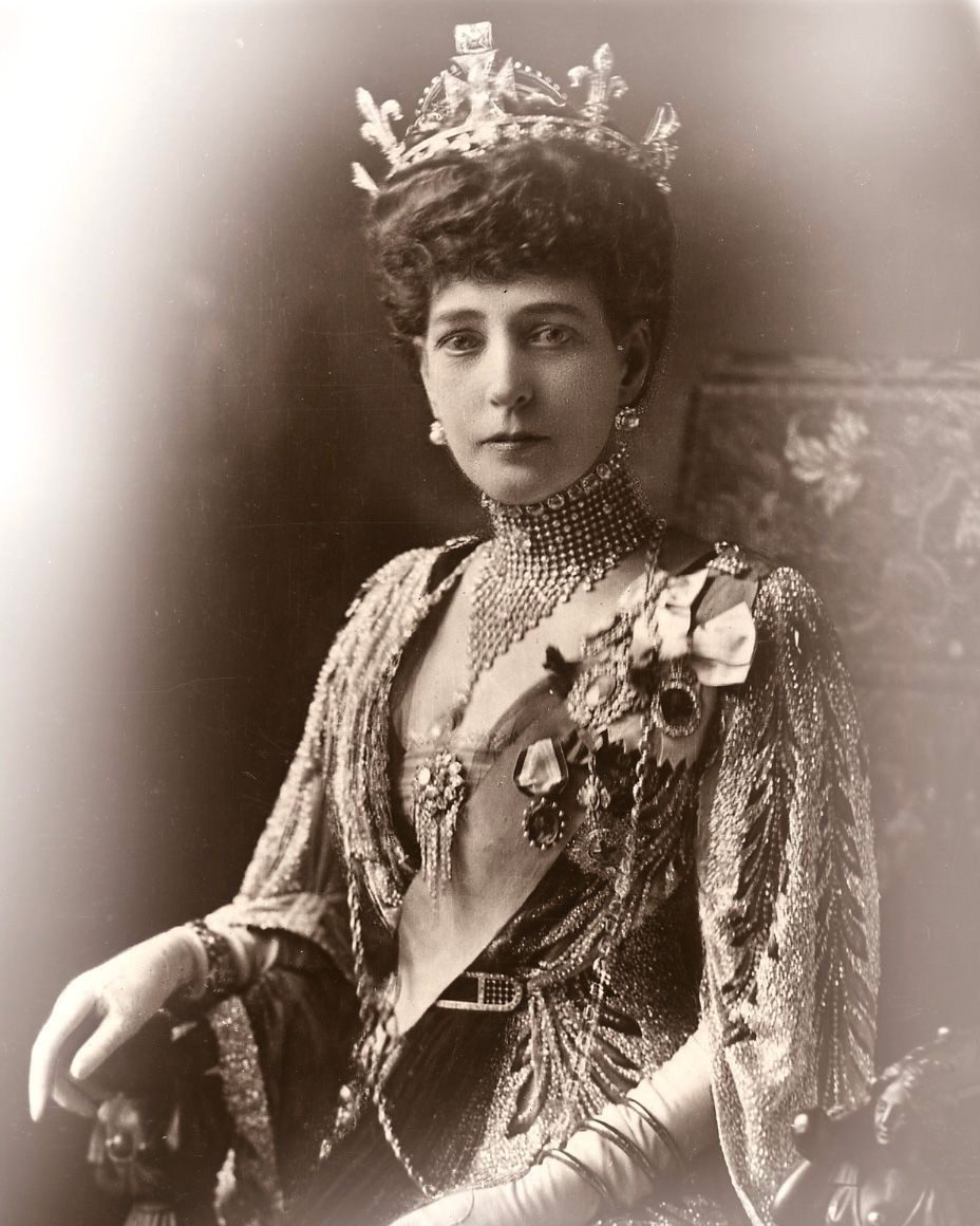 Queen Alexandra's Cartier Diamond Collier Résille Choker Necklace. (Courtesy of FD Gallery)