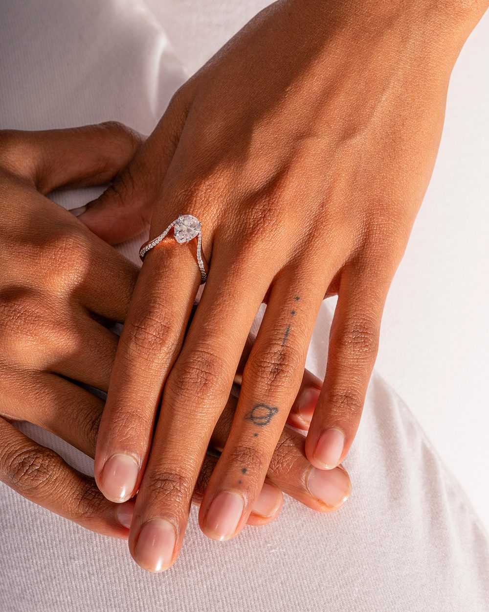 wavy ring with diamonds