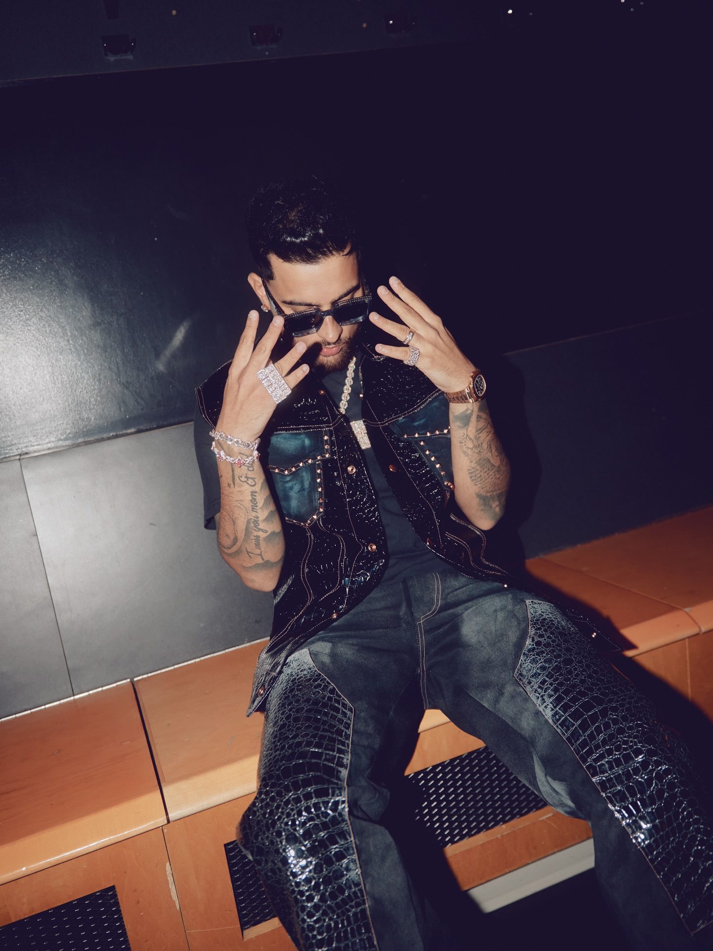 Karan Aujla wearing diamond jewellery and rings