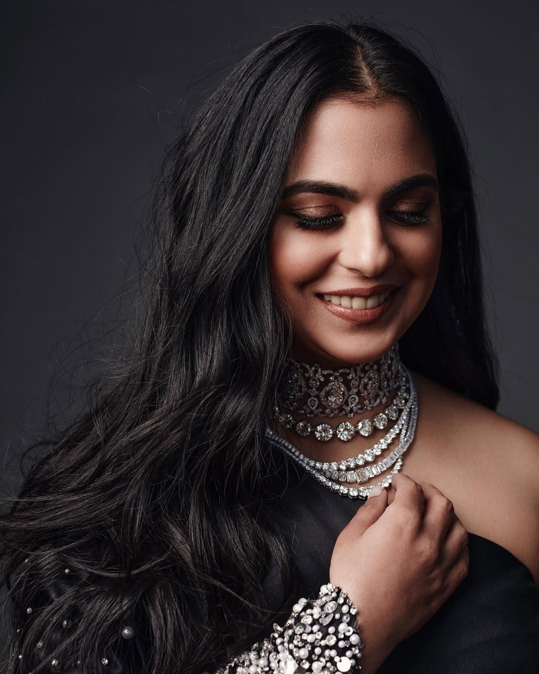 Lorraine Schwartz diamond layered neckpiece, drop earrings and bracelet at the MET Gala 2023